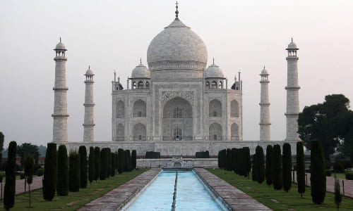 05/06:00 AM - Arrival at the Taj Mahal